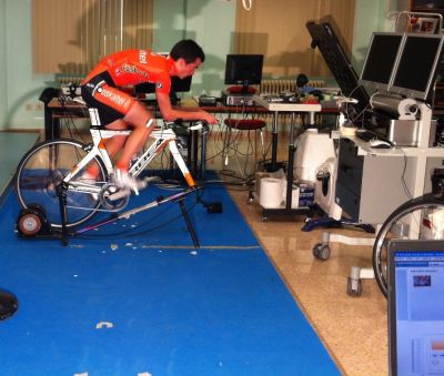 El Euskaltel Euskadi entrena en el laboratorio